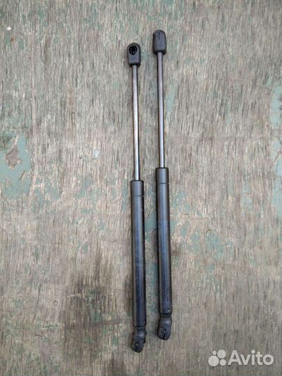 Доводчик крышки багажника VW Passat b6 седан