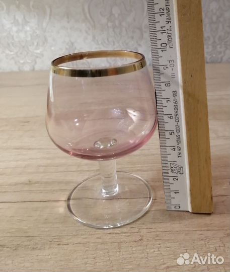 Три рюмки (фужера, бокала) из цветного стекла