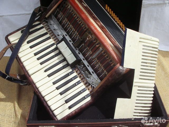 Винтажный аккордеон