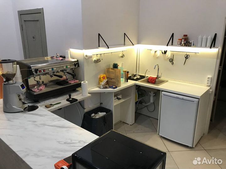 Барная стойка островок кофейни