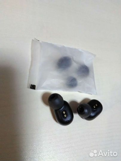 TWS гарнитура Xiaomi Mi True Wireless Earbuds