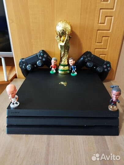 Sony PlayStation 4 pro 1tb в идеале