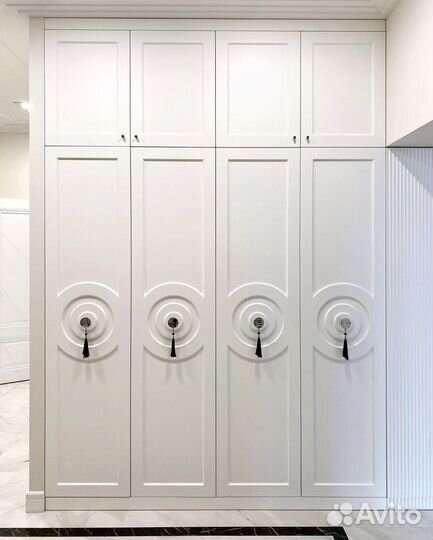 Зеркальный шкаф