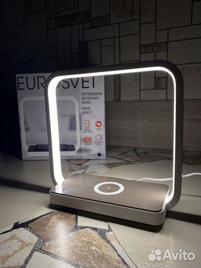 Светодиодная лампа с бепроводной зарядкой