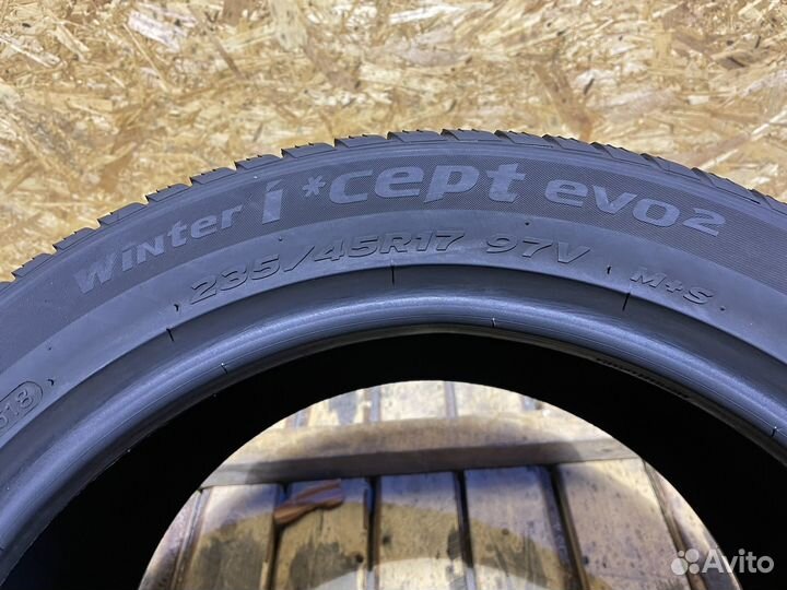 Hankook Winter I'Cept Evo2 W320 235/45 R17