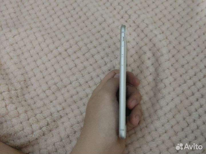 iPhone 8, 64 ГБ