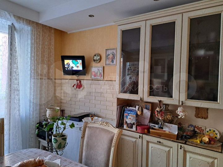 3-к. квартира, 85 м², 3/10 эт.