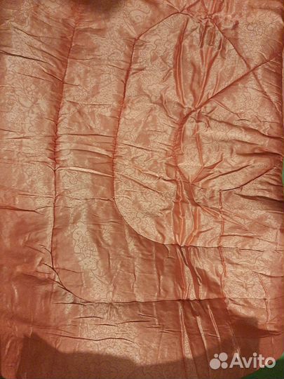 Одеяло ватное красное