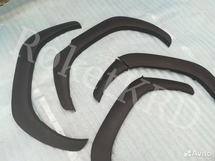 Уширители колесный арок Hilux с 15 г в Наличии