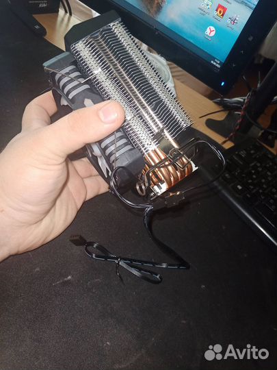 Кулер 4 теплотрубки с подсветкой, чёрный\белый