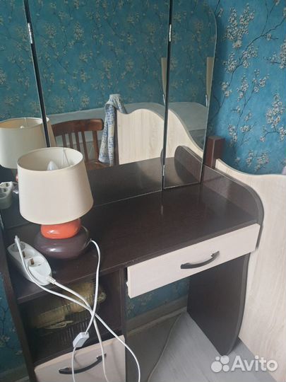 Трюмо с зеркалом