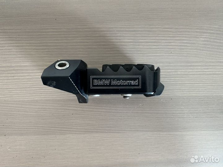 Регулируемая подножка мотоцикла BMW