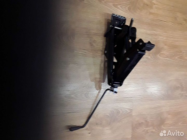 Домкрат для легкового авто