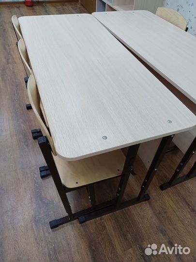 Школьная парта и стул