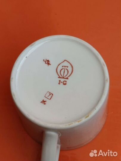 Чашки фарфоровые