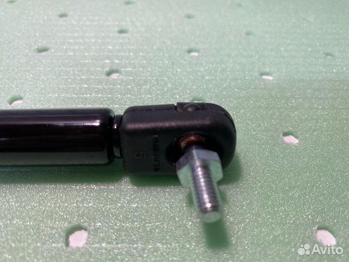 Амортизатор вещевого ящика кабины Volvo Fh Fm