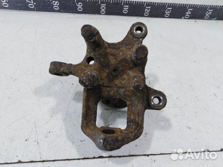 Кулак передний правый