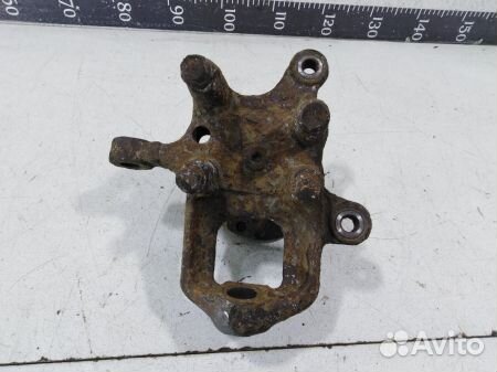 Кулак передний правый