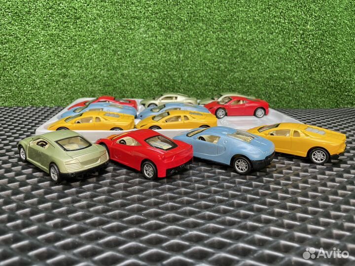 Металлическая моделька машины