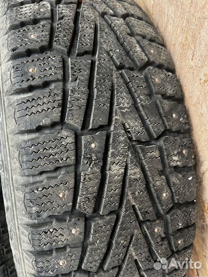 Roadstone Winguard WinSpike SUV 225/60 R17