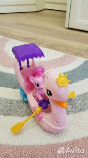 Пинки пай на лодке