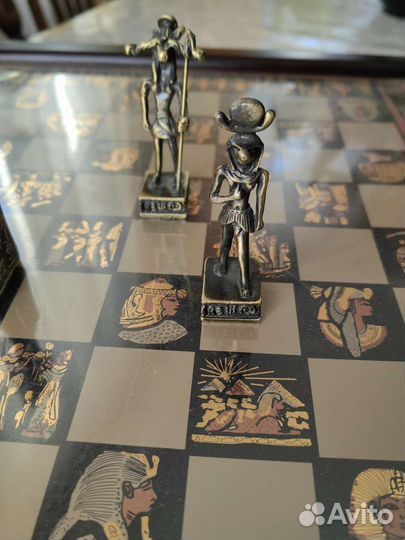 Шахматы с металлическими фигурами Египта