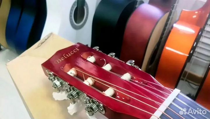 Акустическая классическая гитара