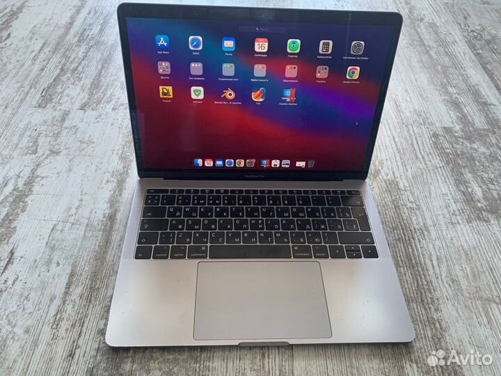 MacBook Pro 13-inch, 2017, Two Thunderbolt 3 ports