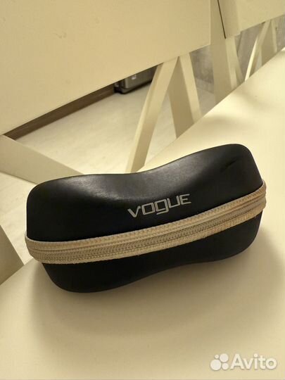 Солнцезащитные очки vogue