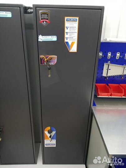 Сейф оружейный на 4-5 стволов с полками