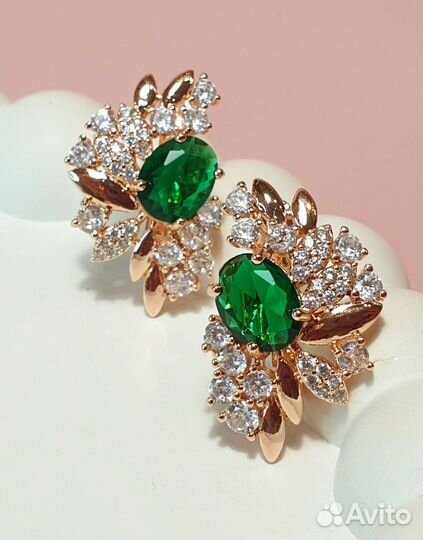 Серьги дубайское золото Луиза с зеленым камнем