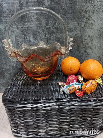 Ваза конфетница из цветного стекла СССР винтаж