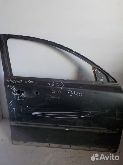 Дверь передняя правая Volvo s40