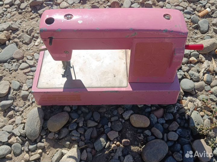 Детская швейная машинка