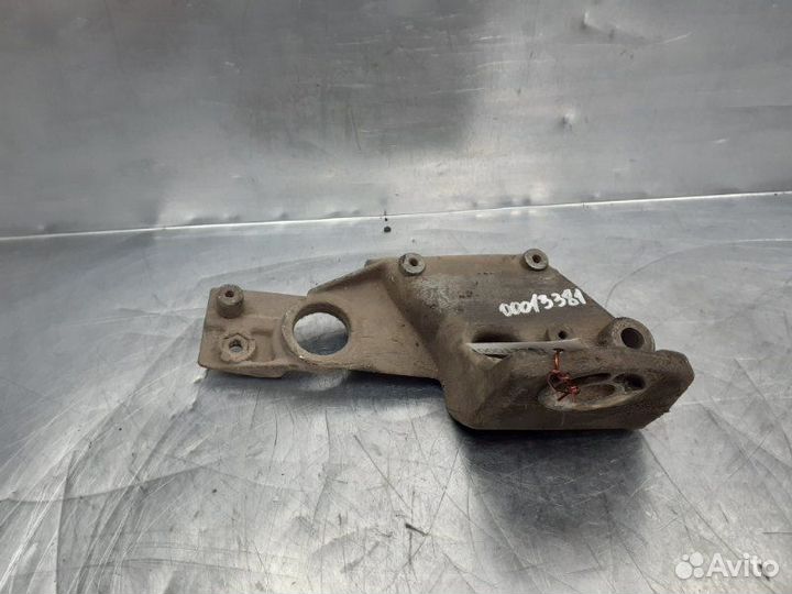 Кронштейн АКПП правый Volkswagen Passat B5