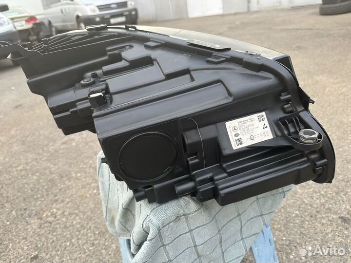 Продам фару левую w213