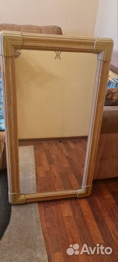 Зеркало настенное в раме с декором