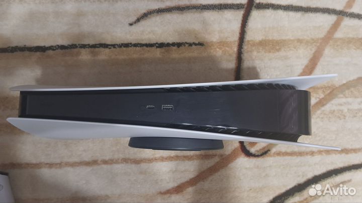 Sony PlayStation 5 Digital Edition с 2 геймпадами