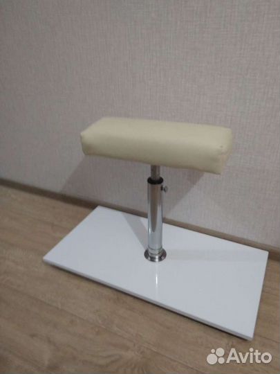 Подставка для ног при выполнении педикюра
