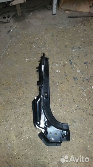 Стойка задняя правая Toyota Rav-4