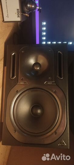 Студийные мониторы behringer B2031P