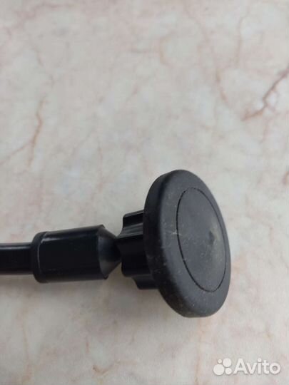 Магнитный держатель для телефона на присоске