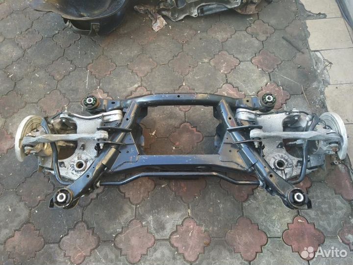 Подрамник задний Range Rover Discovery Sport L550