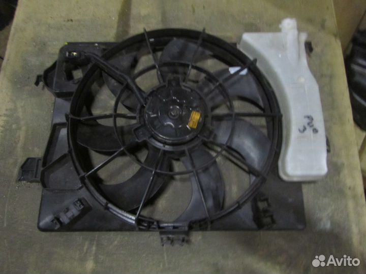 Вентилятор радиатора Kia Rio III 253801R050