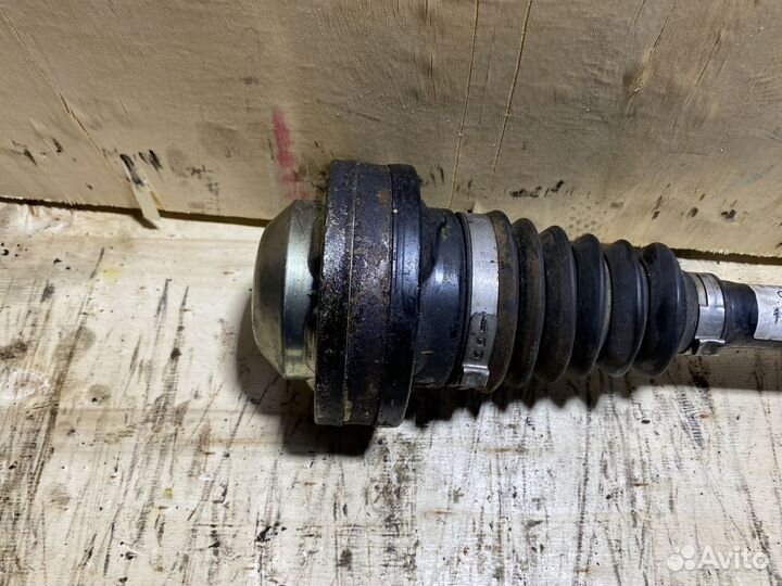 Приводной вал левый Fabia 1 1,9 дизель МКПП P79