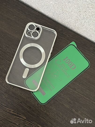 Чехол на iPhone 15