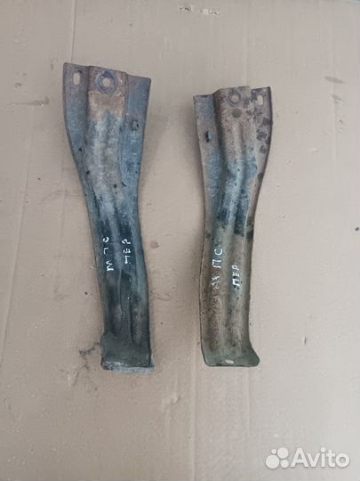 Кронштейн усилителя перед бамп Pajero Sport 2010