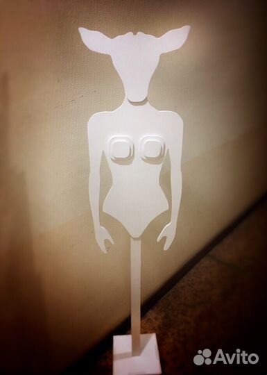 Вешалка декоративная