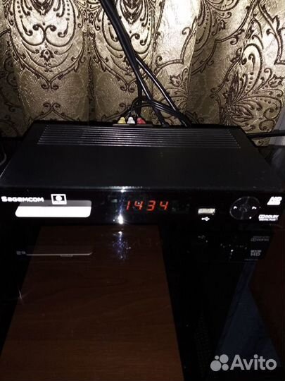 Продам спутниковую тв приставку