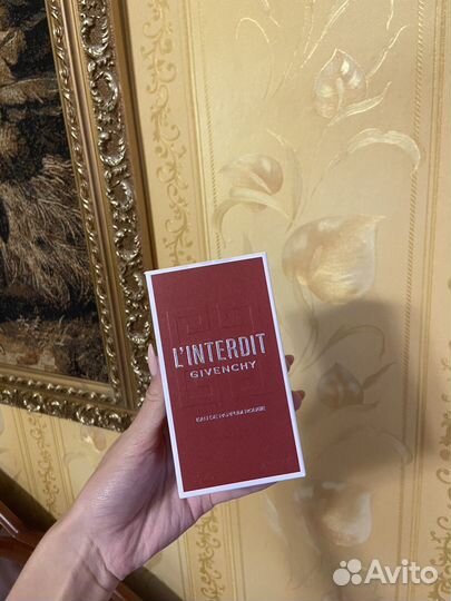 Givenchy linterdit rouge